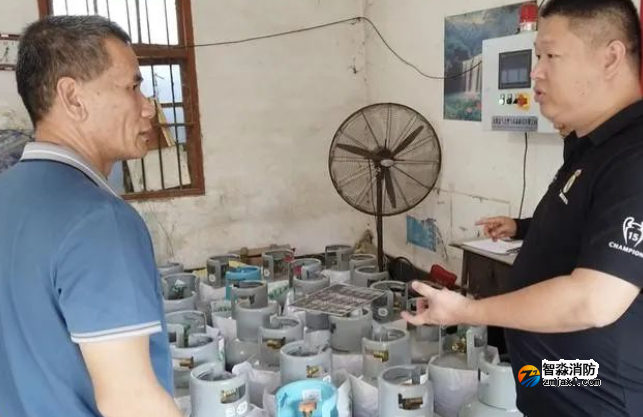 摞命！辦公室竟存放47只燃氣重瓶！